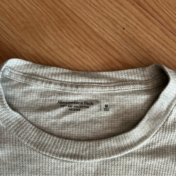 Abercrombie & Fitch Gray Waffle Knit Relaxed Long Sleeve Tee Medium - Picture 2 of 7